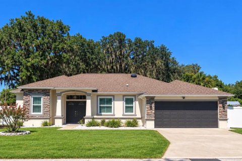 House in Bartow, Florida 4 bedrooms, 179.49 sq.m. № 2403603