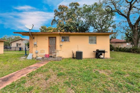 Commercial property in Miami, Florida 199.09 sq.m. № 1863521 - photo 17