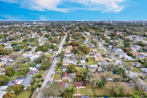 Commercial property in Miami, Florida 199.09 sq.m. № 1863521 - photo 29
