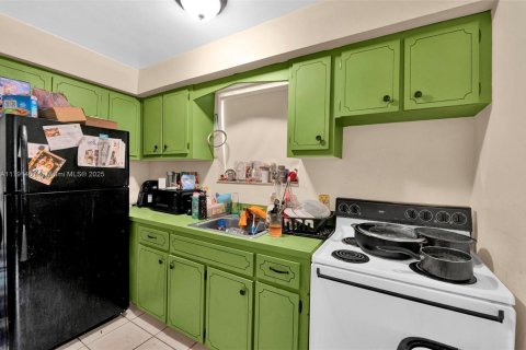 Commercial property in Miami, Florida 199.09 sq.m. № 1863521 - photo 7