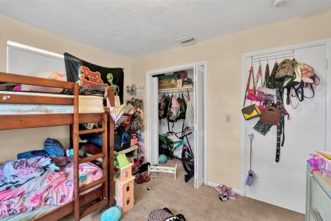 Commercial property in Miami, Florida 199.09 sq.m. № 1863521 - photo 11