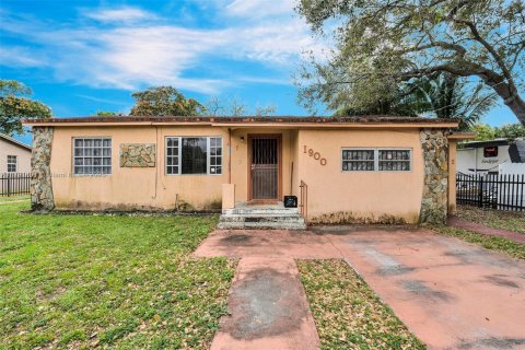 Commercial property in Miami, Florida 199.09 sq.m. № 1863521 - photo 1