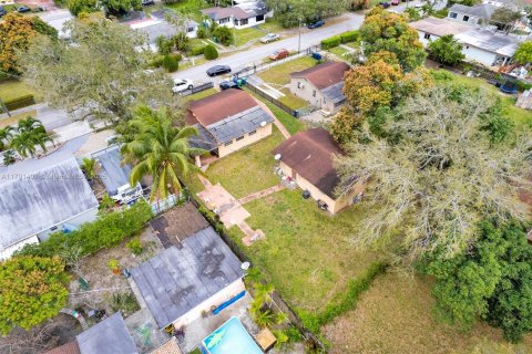 Commercial property in Miami, Florida 199.09 sq.m. № 1863521 - photo 26