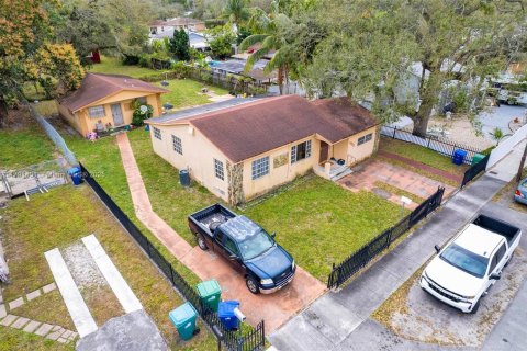Commercial property in Miami, Florida 199.09 sq.m. № 1863521 - photo 25