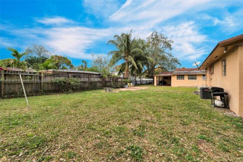 Commercial property in Miami, Florida 199.09 sq.m. № 1863521 - photo 19