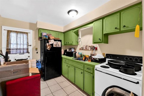 Commercial property in Miami, Florida 199.09 sq.m. № 1863521 - photo 5