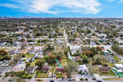 Commercial property in Miami, Florida 199.09 sq.m. № 1863521 - photo 2