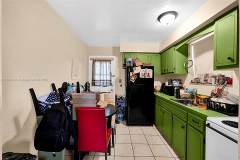 Commercial property in Miami, Florida 199.09 sq.m. № 1863521 - photo 4
