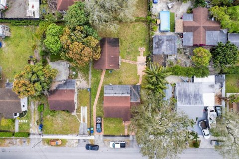 Commercial property in Miami, Florida 199.09 sq.m. № 1863521 - photo 27