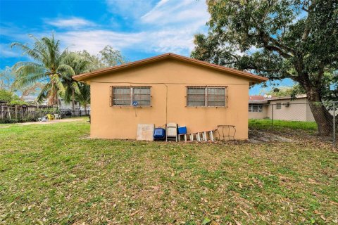 Commercial property in Miami, Florida 199.09 sq.m. № 1863521 - photo 20