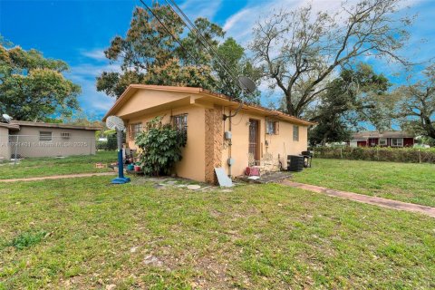 Commercial property in Miami, Florida 199.09 sq.m. № 1863521 - photo 21