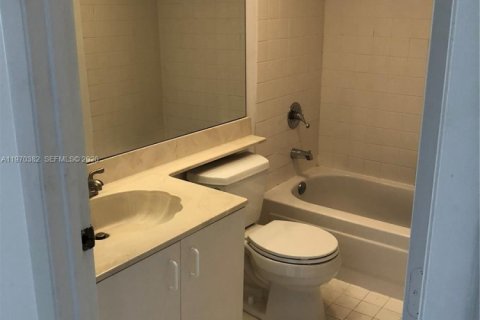 Снять в аренду кондоминиум в Хомстед, Флорида 2 спальни, 107.77м2, № 2031083 - фото 21