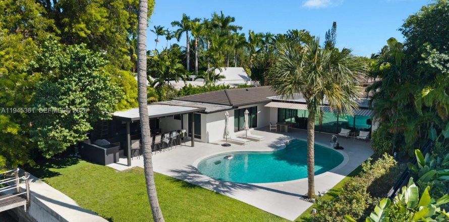 Villa ou maison à Miami Beach, Floride 3 chambres, 268.86 m2 № 2001802