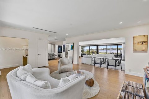 Villa ou maison à vendre à Miami Beach, Floride: 3 chambres, 268.86 m2 № 2001802 - photo 4