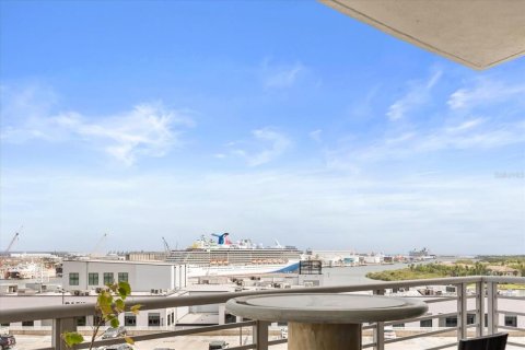 Condo in Tampa, Florida, 2 bedrooms № 2213932 - photo 22