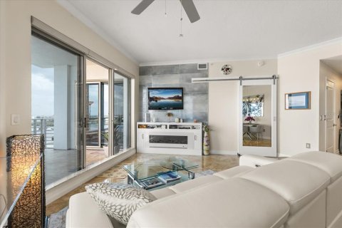 Condo in Tampa, Florida, 2 bedrooms № 2213932 - photo 8