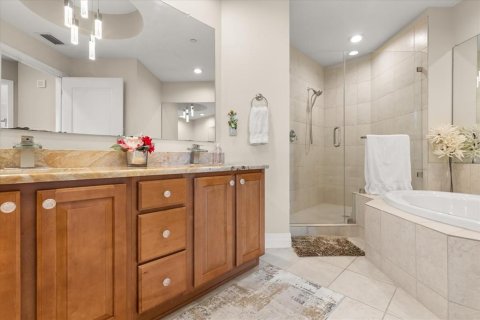 Condo in Tampa, Florida, 2 bedrooms № 2213932 - photo 16