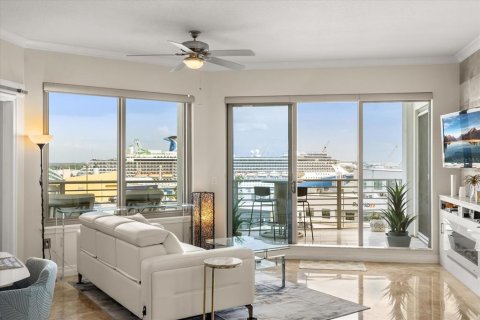 Condo in Tampa, Florida, 2 bedrooms № 2213932 - photo 3