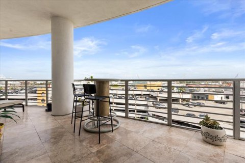 Condo in Tampa, Florida, 2 bedrooms № 2213932 - photo 25