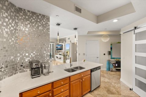 Condo in Tampa, Florida, 2 bedrooms № 2213932 - photo 14