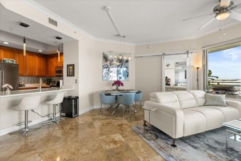 Condo in Tampa, Florida, 2 bedrooms № 2213932 - photo 9