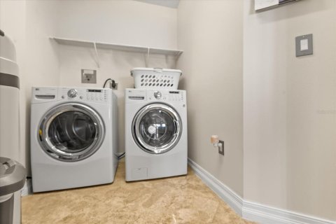 Condo in Tampa, Florida, 2 bedrooms № 2213932 - photo 29