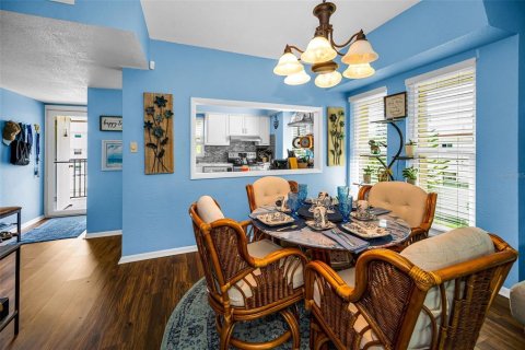 Condo in Saint Petersburg, Florida, 2 bedrooms  № 1812567 - photo 24