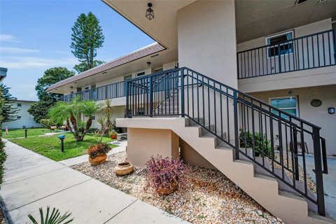 Condo in Saint Petersburg, Florida, 2 bedrooms  № 1812567 - photo 15