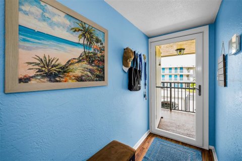 Condo in Saint Petersburg, Florida, 2 bedrooms  № 1812567 - photo 18