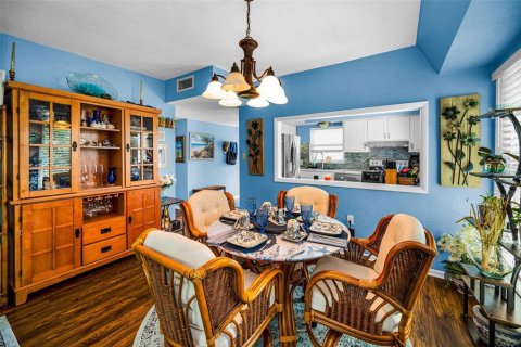 Condo in Saint Petersburg, Florida, 2 bedrooms  № 1812567 - photo 23