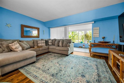 Condo in Saint Petersburg, Florida, 2 bedrooms  № 1812567 - photo 19