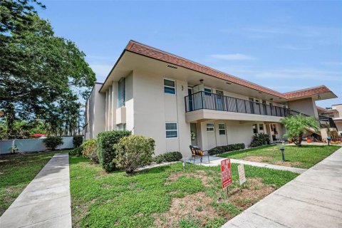 Condo in Saint Petersburg, Florida, 2 bedrooms  № 1812567 - photo 1