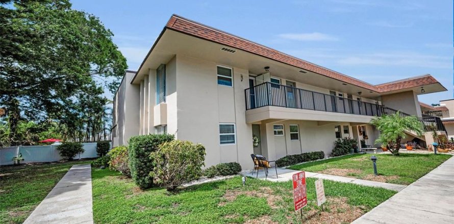 Condo in Saint Petersburg, Florida, 2 bedrooms № 1812567