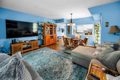 Condo in Saint Petersburg, Florida, 2 bedrooms  № 1812567 - photo 21