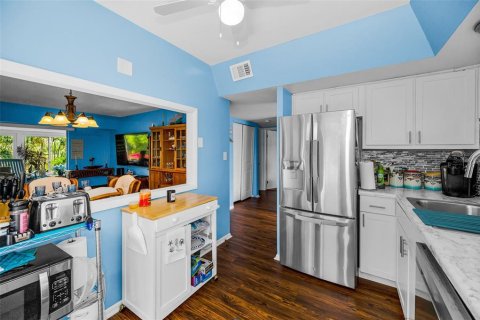Condo in Saint Petersburg, Florida, 2 bedrooms  № 1812567 - photo 25