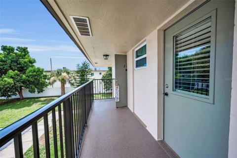 Condo in Saint Petersburg, Florida, 2 bedrooms  № 1812567 - photo 16