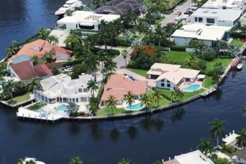 House in Golden Beach, Florida 13 bedrooms, 518.67 sq.m. № 2003129 - photo 3