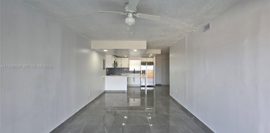 Кондоминиум с 3 спальнями в Майами, Флорида № 2058706