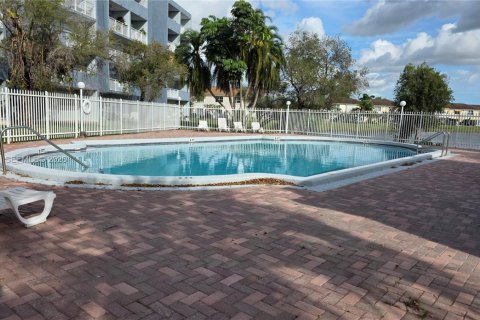 Снять в аренду кондоминиум в Майами, Флорида 3 спальни, 131.46м2, № 2058706 - фото 14