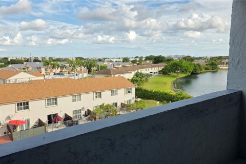 Снять в аренду кондоминиум в Майами, Флорида 3 спальни, 131.46м2, № 2058706 - фото 5