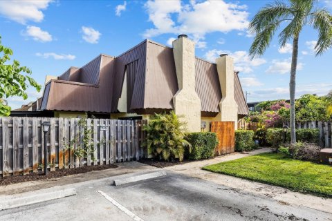 Townhouse in Palm Beach Gardens, Florida 2 bedrooms, 107.49 sq.m. № 2086877