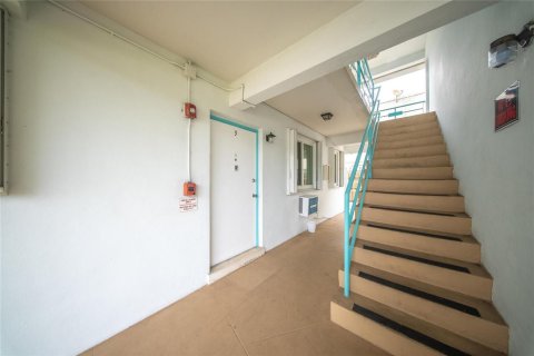Condo in Hollywood, Florida, 1 bedroom  № 2082438 - photo 3