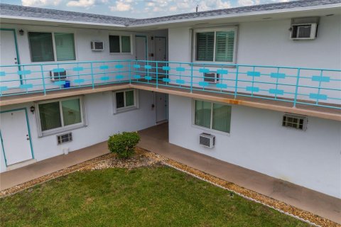Condo in Hollywood, Florida, 1 bedroom  № 2082438 - photo 13