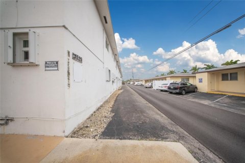 Condo in Hollywood, Florida, 1 bedroom  № 2082438 - photo 16