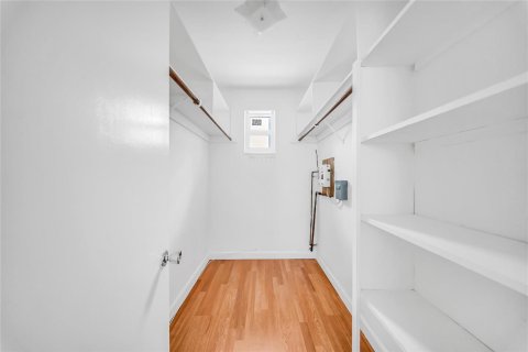 Condo in Hollywood, Florida, 1 bedroom  № 2082438 - photo 11