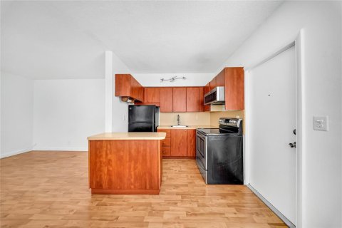 Condo in Hollywood, Florida, 1 bedroom  № 2082438 - photo 4