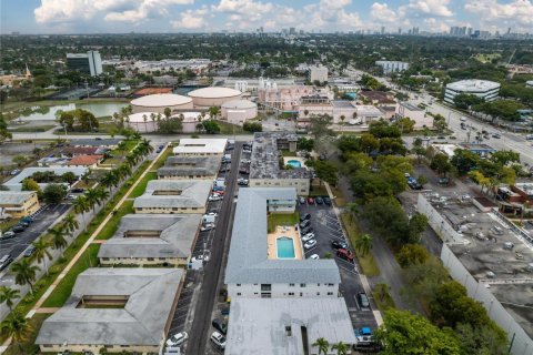 Condo in Hollywood, Florida, 1 bedroom  № 2082438 - photo 19