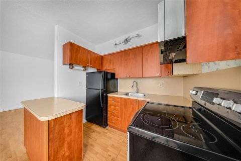 Condo in Hollywood, Florida, 1 bedroom  № 2082438 - photo 5