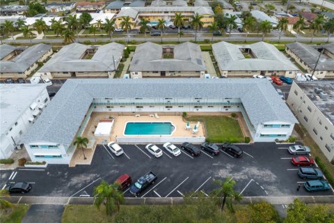 Condo in Hollywood, Florida, 1 bedroom  № 2082438 - photo 22