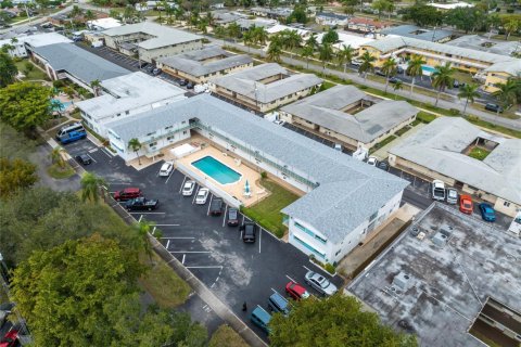 Condo in Hollywood, Florida, 1 bedroom  № 2082438 - photo 23